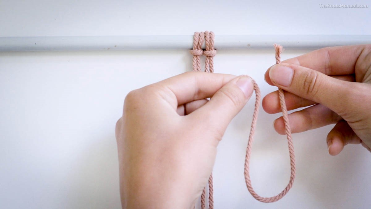 Gathering Knot (Wrapping Knot) Step 1
