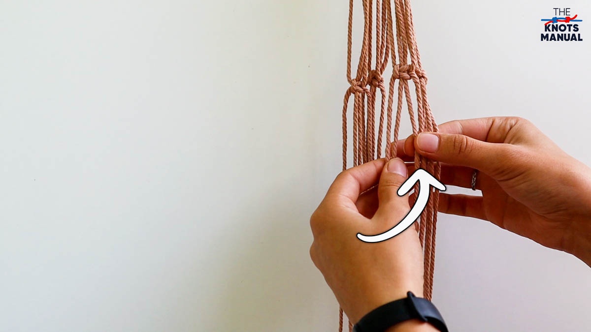 Macrame Plant Pot Hanger Free DIY Pattern - step 30