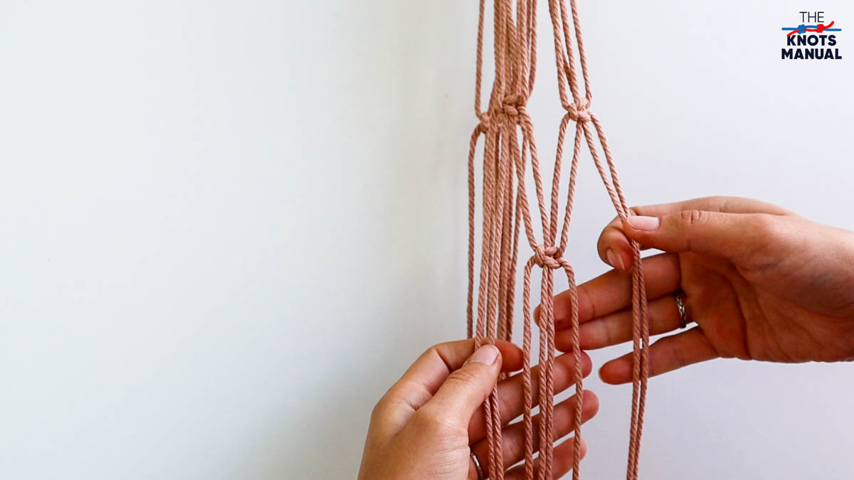 Macrame Plant Pot Hanger Free DIY Pattern - step 32