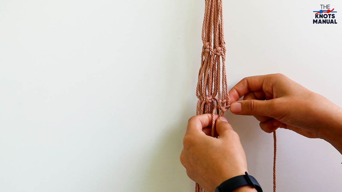 Macrame Plant Pot Hanger Free DIY Pattern - step 33