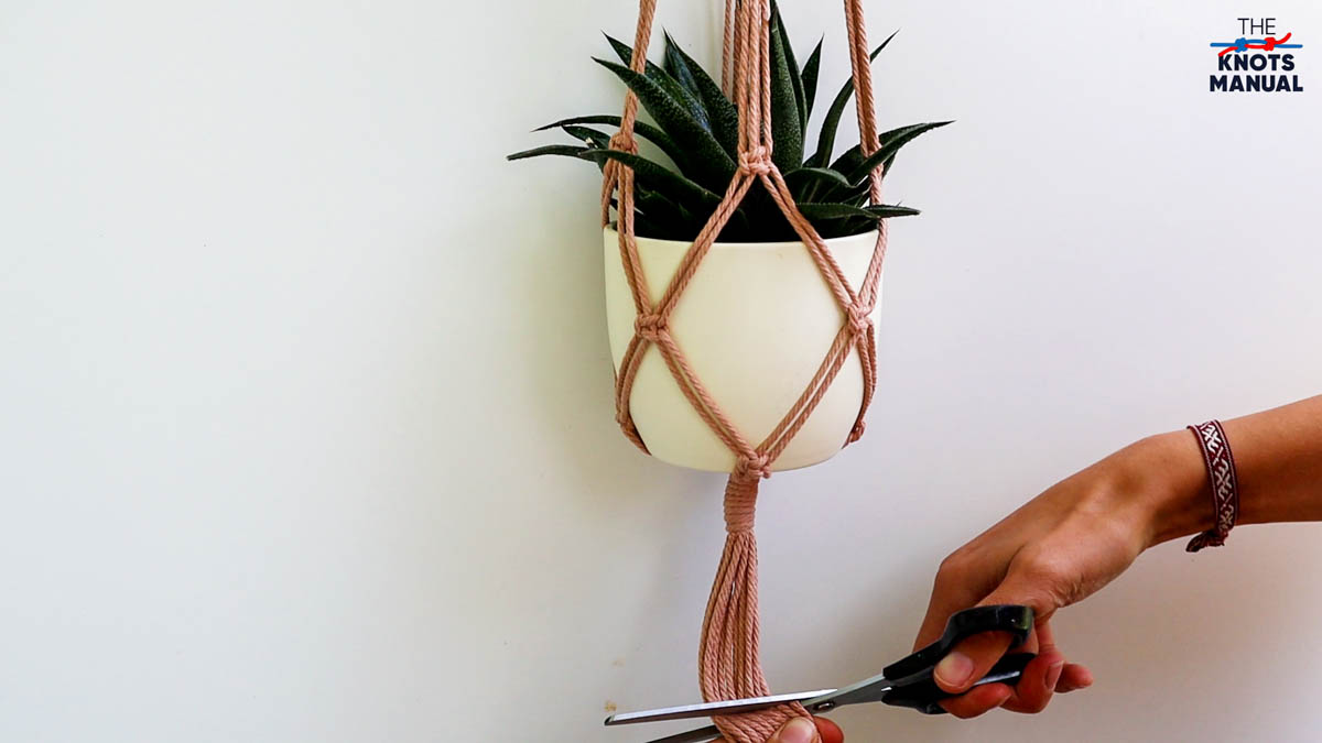 Macrame Plant Pot Hanger Free DIY Pattern - step 39